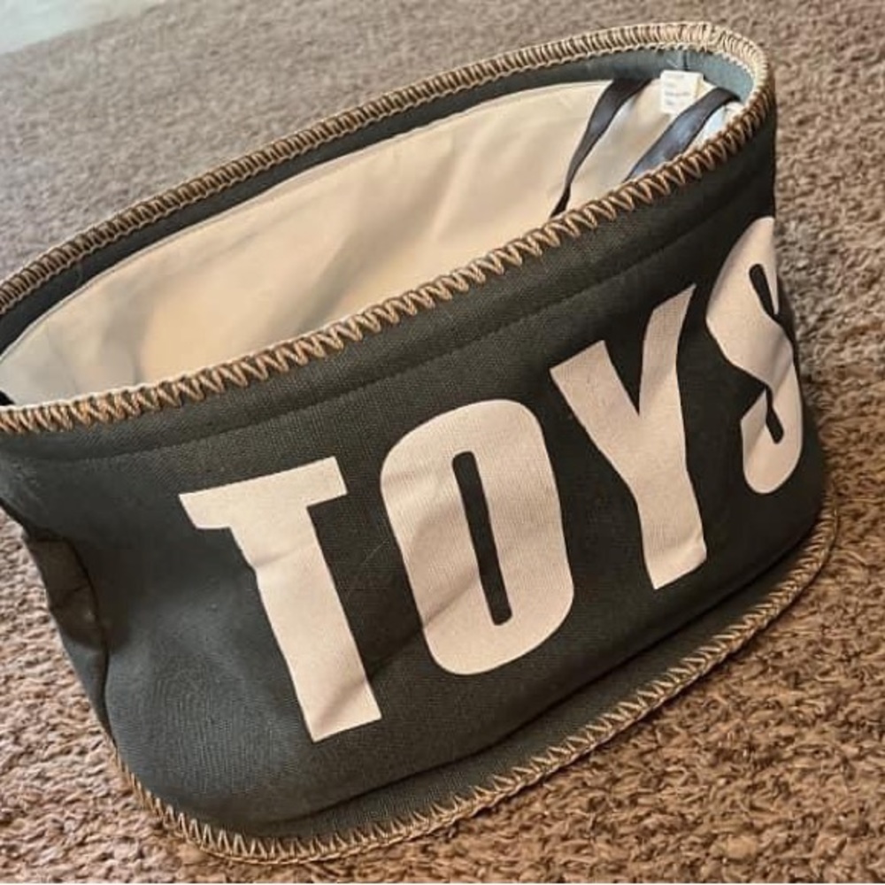 Toy bin